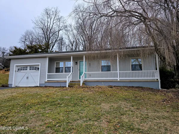 601 Country Club Dr, Bloomsburg, PA 17815