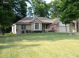 2303 Flagstone Dr, Flushing, MI 48433