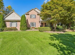 337 Mill Pond Ln, Milford, MI 48381
