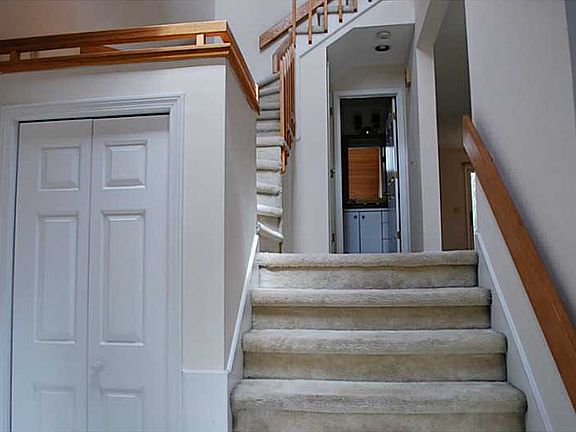 5th image of 11 Shadowbrook Ln #11B