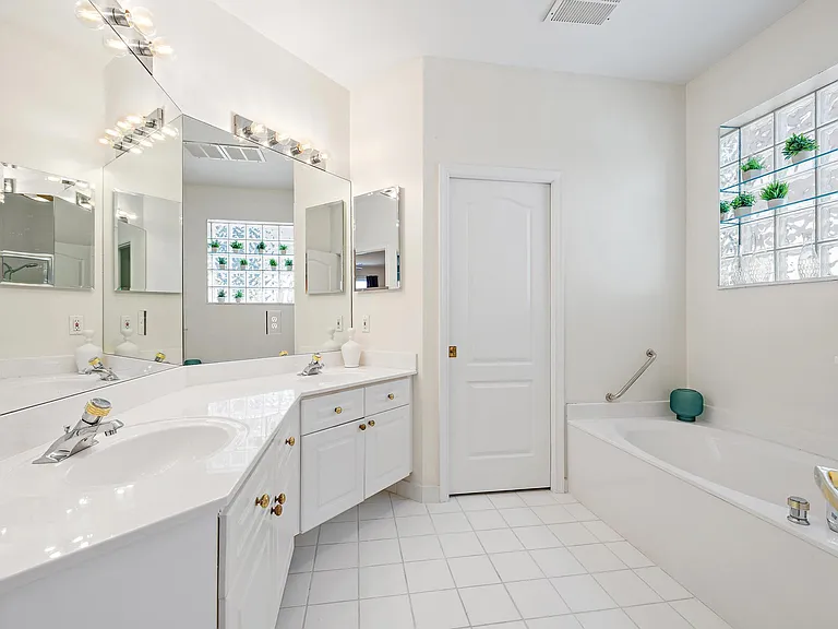 8232 Heritage Club Dr — Photo 17