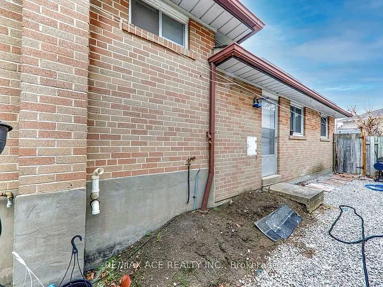 1 Wagner Dr — Photo 27