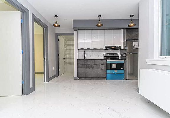 2nd image of 1468 Eastern Pkwy #6