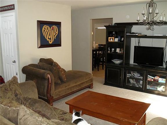 5th image of 2204 Amy Lynn Ln