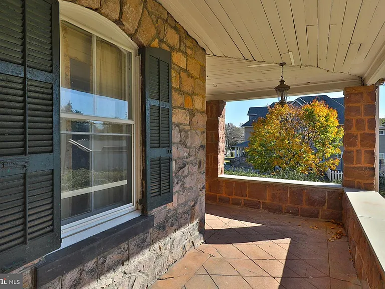 112 Bryn Mawr Ave — Photo 3