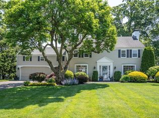 7 Stoner Dr, West Hartford, CT 06107