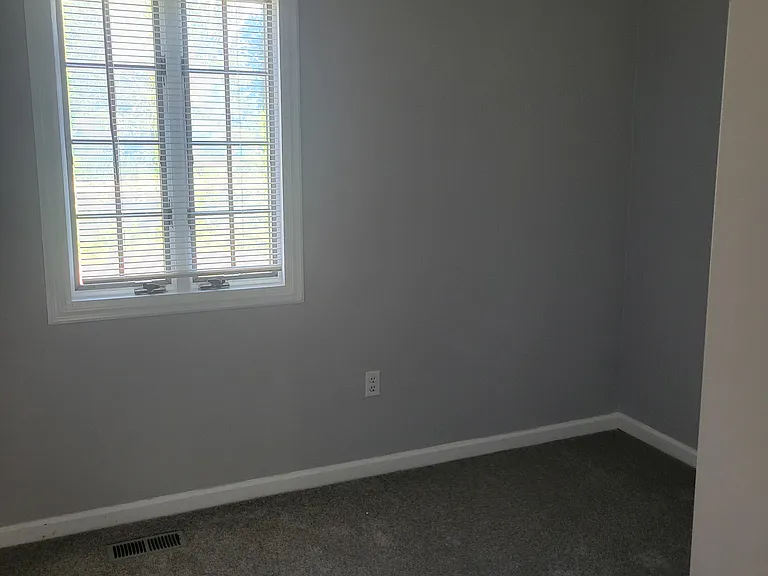 16 Greenfield Dr — Photo 6