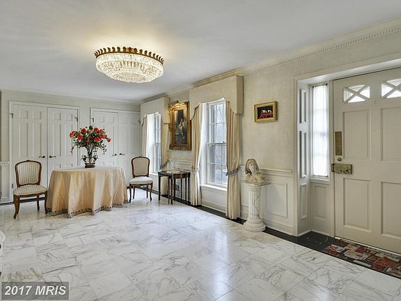 2nd image of 1009 Savile Ln