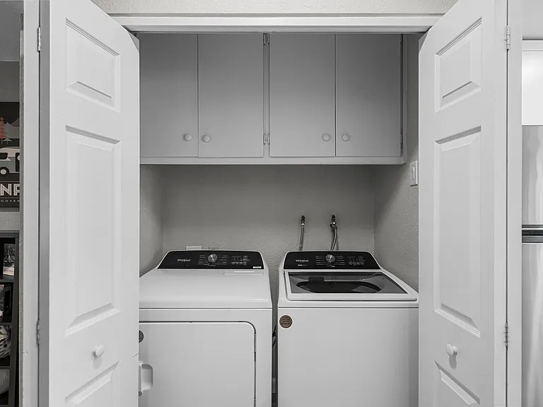208 E Oxford Dr — Photo 24