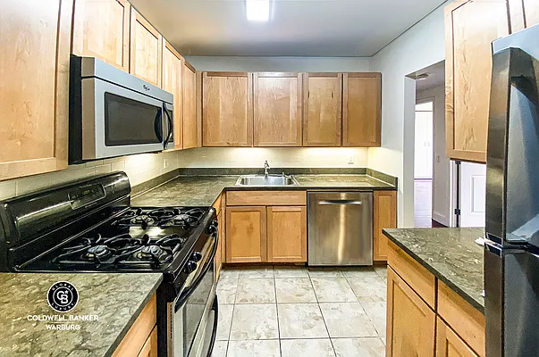 Rented by Coldwell Banker Warburg | media 17