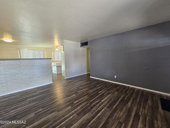 5th image of 308 S Casas Lindas Dr