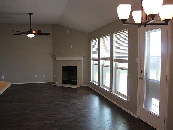 2nd image of 1602 Paint Brush Dr