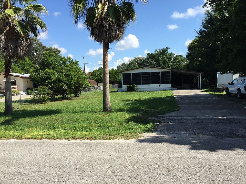2 BR/2 bath w/carport