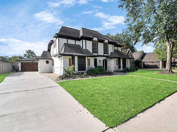 2nd image of 2709 Pinehill Dr S