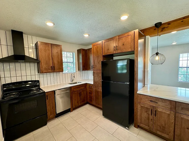 704 Fair Ave #2 — Photo 3