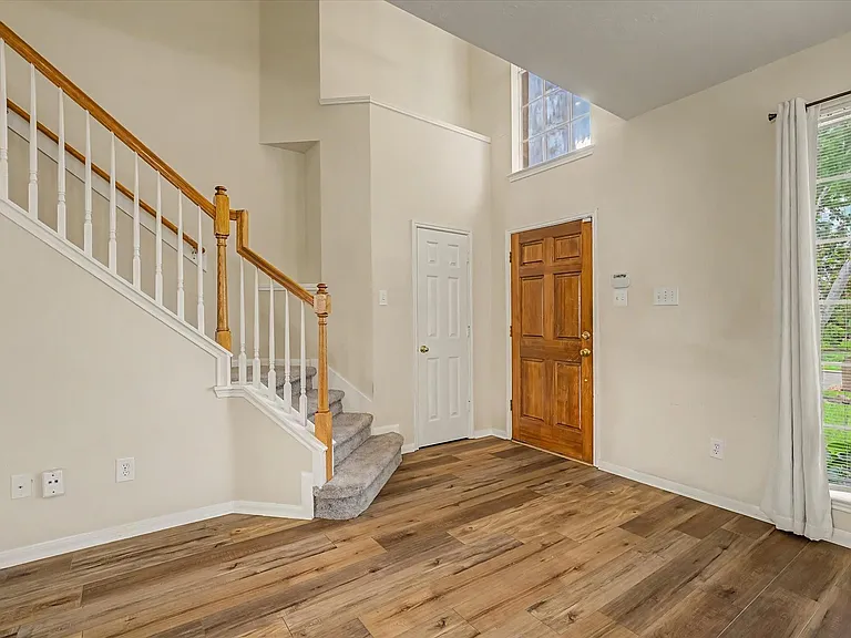 10840 Sycamore Dr N — Photo 5