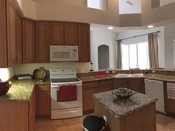 3rd image of 4940 Parkview Dr