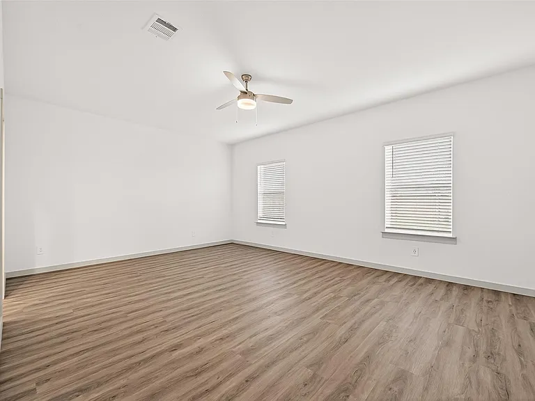 1107 Lakes Edge Ln — Photo 25