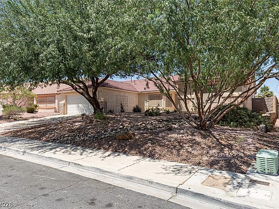 3rd image of 327 Perry Ellis Dr