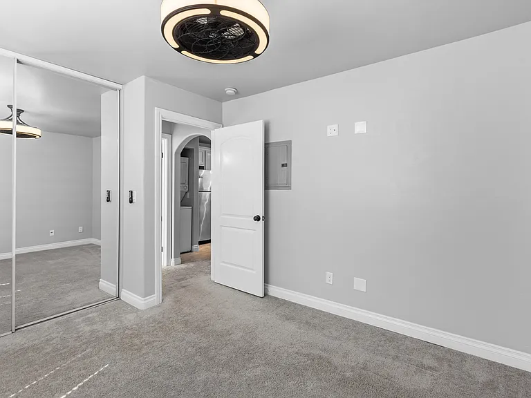 800 N Mollison Ave N #21 — Photo 11