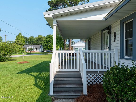 3rd image of 706 E Country Club Drive