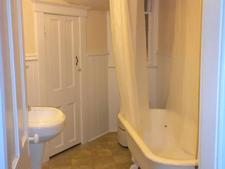 520 W Mercury St — Photo 3