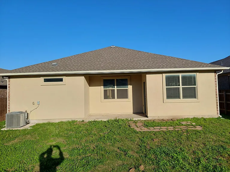 18400 Calasetta Dr — Photo 28