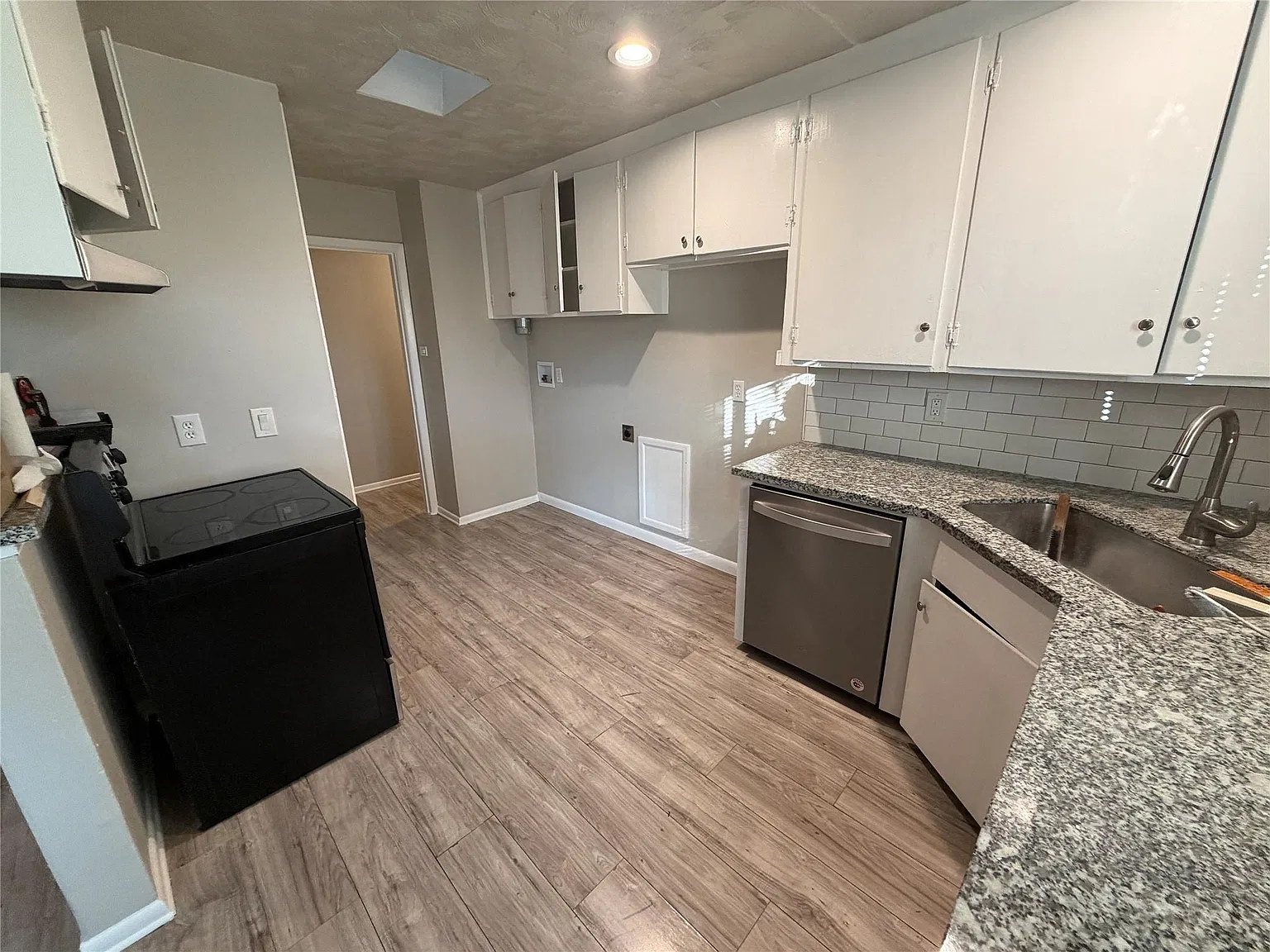 4 bed, 2.0 bath, 1444 sqft, $1,950 — Photo 4