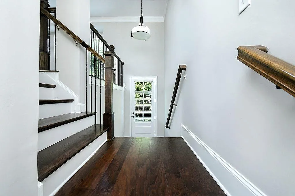 3 bed, 3.5 bath, 2101 sqft, $3,700 — Photo 3