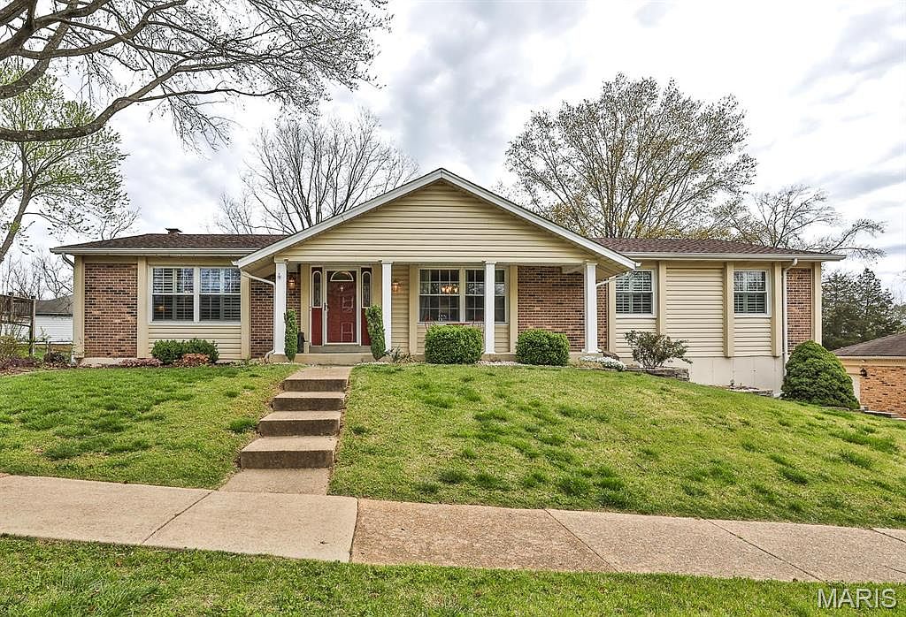5346 Royal Hills Dr, Saint Louis, MO 63129 | Zillow