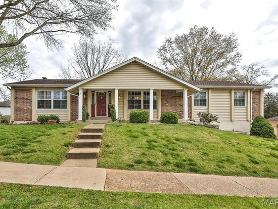 5346 Royal Hills Dr, Saint Louis, MO 63129