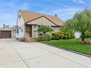 971 Southern Dr, Franklin Square, NY 11010