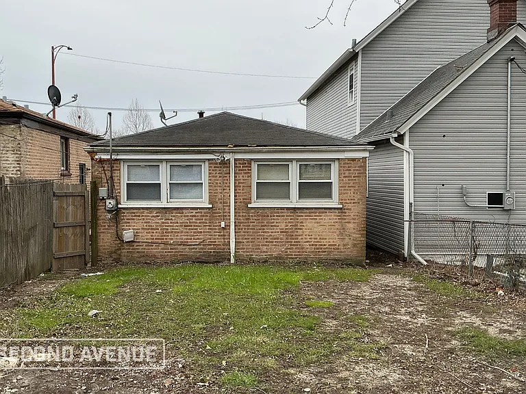 11822 S Watkins Ave — Photo 2