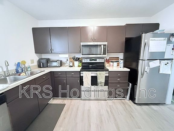 4th image of 815 Edwards St #B