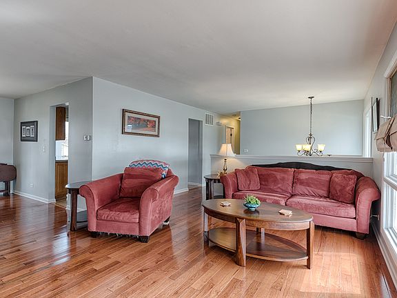 4th image of 426 Charlestown Dr