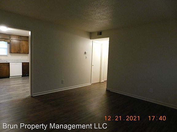 5th image of 128 Lynnwood Dr APT 6