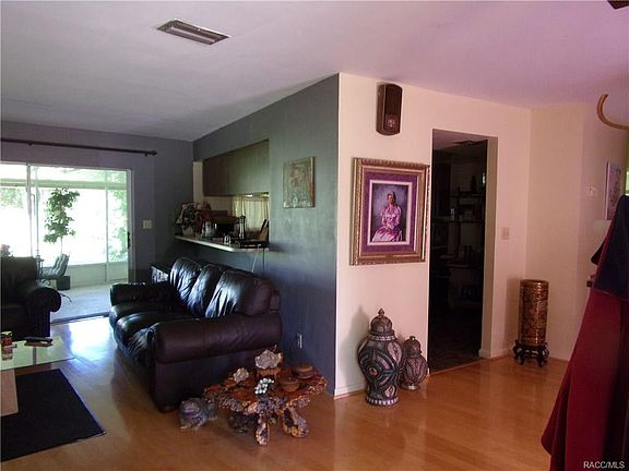2nd image of 26 N Archwood Dr