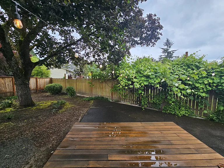 690 SW 130th Ave — Photo 47