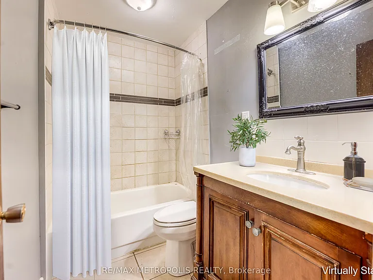1548 Saint Clair Pkwy #1 — Photo 6