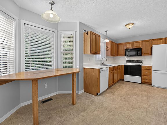 4th image of 1321 E Turret Ct