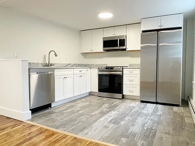 2 bed, 1008 sqft, $2,272 — Photo 2
