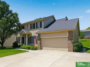 212 Castle Pine Dr, Papillion, NE 68133
