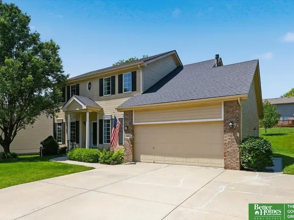212 Castle Pine Dr, Papillion, NE 68133