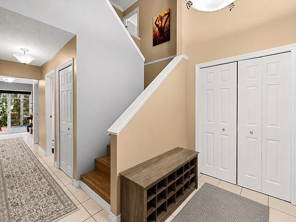 4th image of 20185 Grade Cres