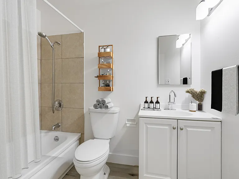 Hillcrest Apartments — Photo 15
