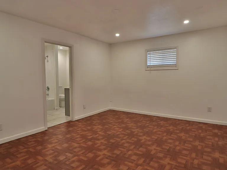ONE TIME - 975 Southworth Dr — Photo 11