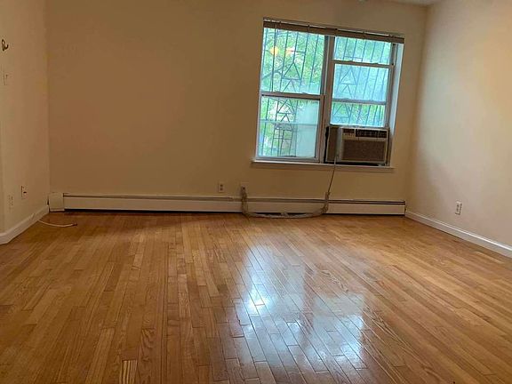 2nd image of 45 W 118th St #212R