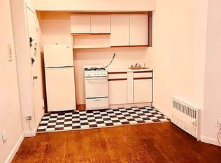 324 E 82nd St #2B, New York, NY 10028