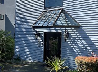 22211 Cliff Ave S APT 303, Seattle, WA 98198