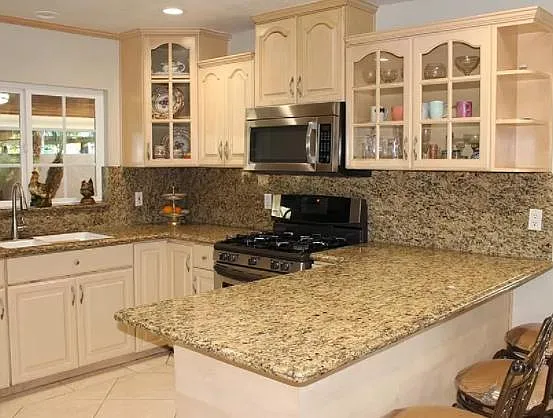5 bed, 2376 sqft, $4,350 — Photo 3